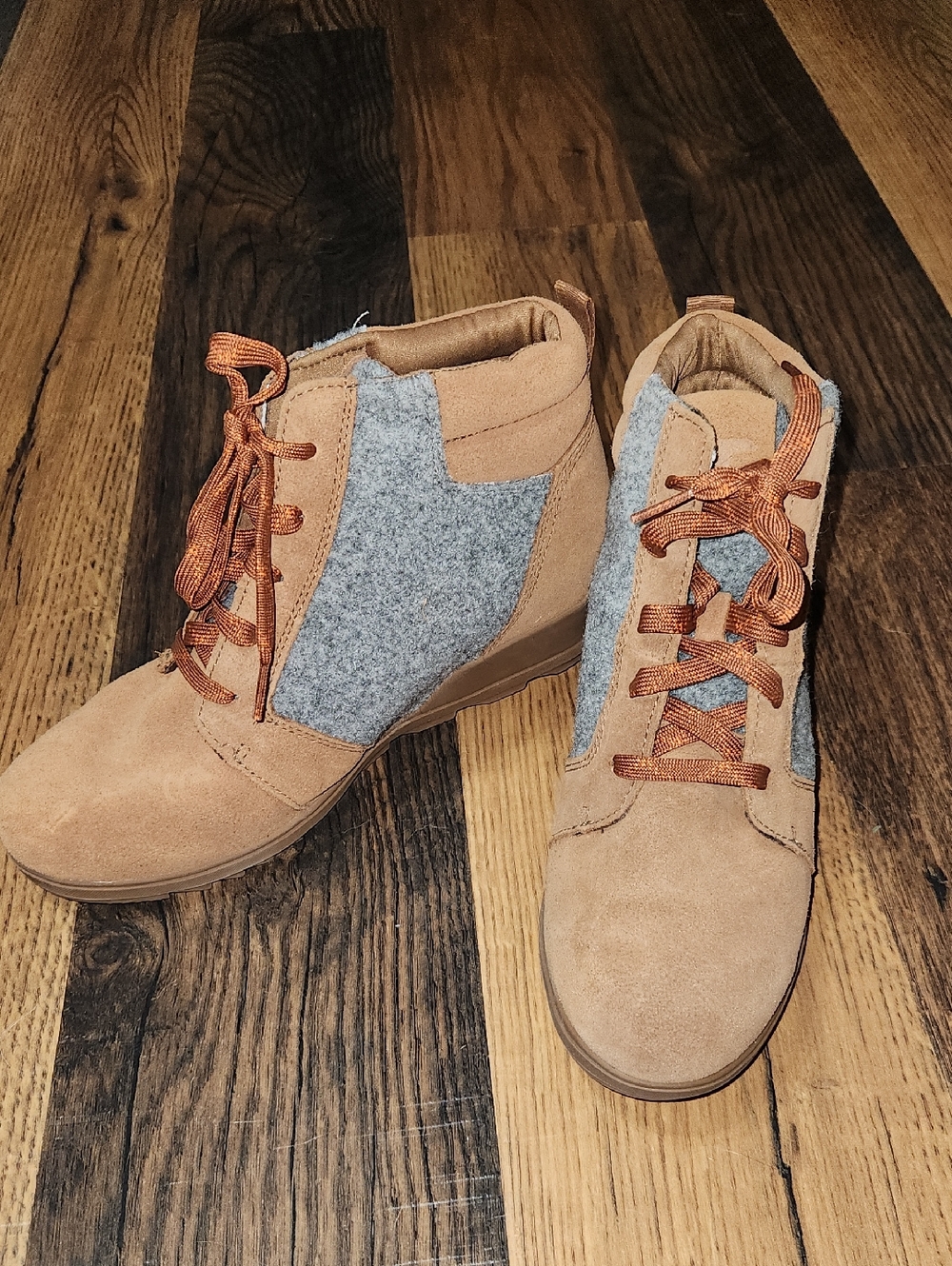 Sorel Tan Suede Wedge Lace-Up Ankle Boots with Gray Felt Panels